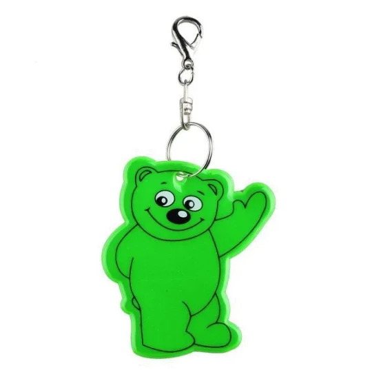 Powyżej Beary – odblask dla dzieci, który jest chętnie noszony przez najmłodszych.