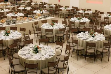 Sala bankietowa na Kaszubach – jak wybrać wyjątkowe miejsce na uroczystość lub wydarzenie firmowe?