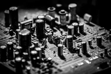 Moduły IGBT - kiedy są stosowane w przekształtnikach energii?