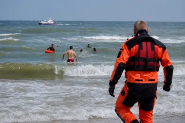 Rodzina tonęła w Bałtyku. Świadkowie bez wahania ruszyli na pomoc