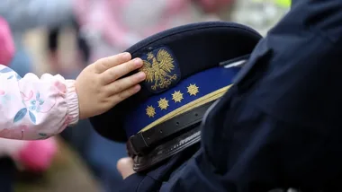 Policjant ze Szczecina uczył przedszkolaki bezpieczeństwa. Był też numer 112