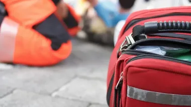Zasłabł w Szczecinie. Policjanci natychmiast rozpoczęli reanimację