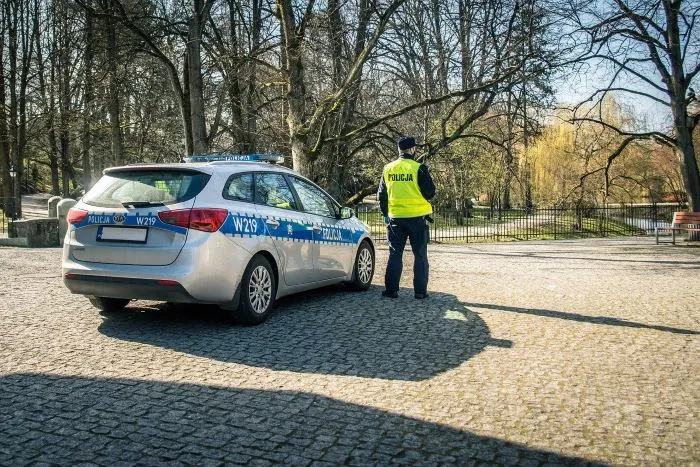 KMP w Szczecinie zatrzymała 44-latkę, która ukradła portfel seniorce w dyskoncie