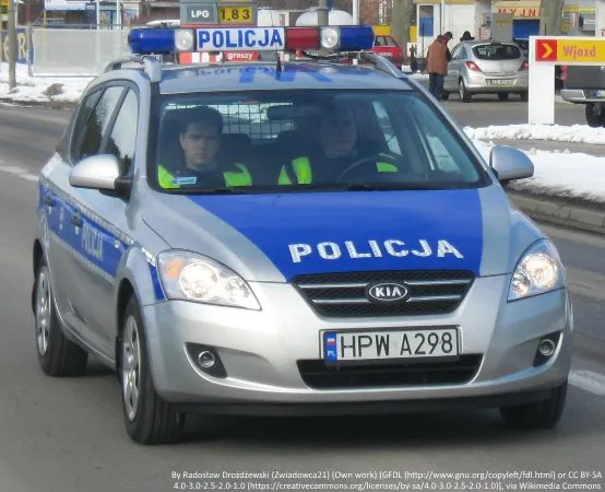 Policjanci z KP Szczecin Dąbie uczą dzieci jak zwalczać cyberprzemoc w SP nr 28