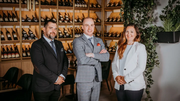 Grafika promocyjna wydarzenia Manager Gastronomii — kurs w Szczecinie, 4–8 maja 2026