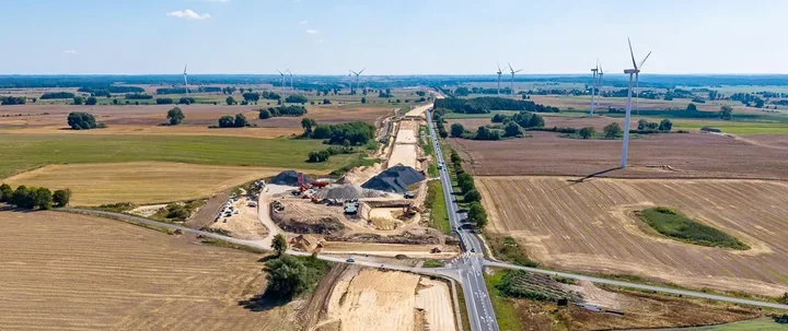 Najdłuższy odcinek S10 w budowie. Na trasie rosną estakady i nasypy