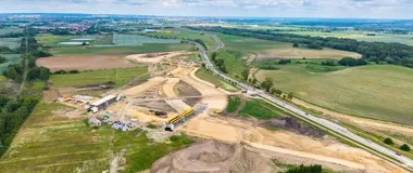 Przy A6 rośnie nowy układ drogowy. Pierwszy wiadukt ma już belki