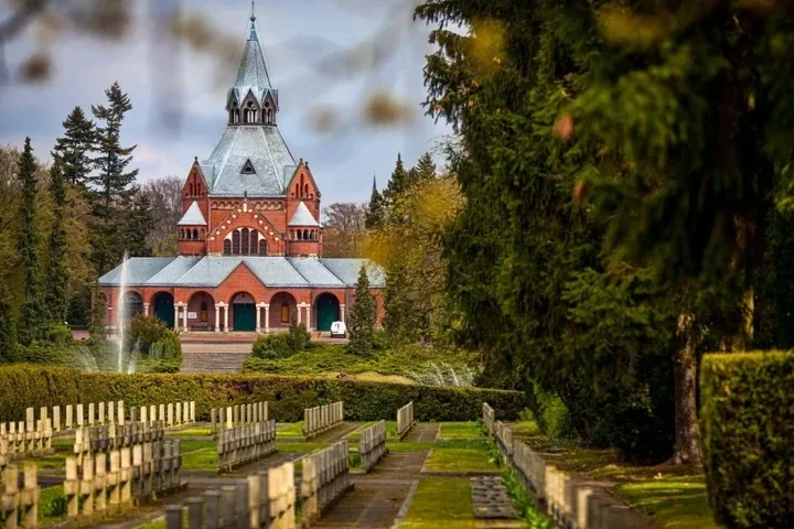 Na Cmentarzu Centralnym zmieni się wjazd. Te dni będą bez samochodów