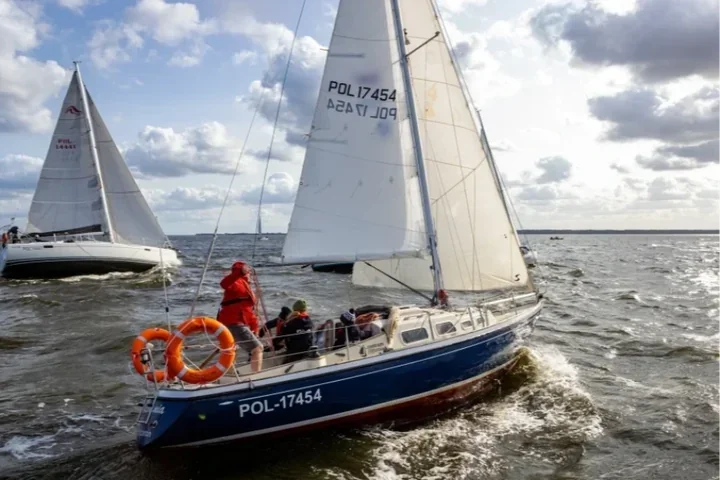 Około 30 załóg powalczy na Zalewie Szczecińskim w Oderman Cup