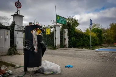 Przy Bogumińskiej inwestycja jest na finiszu. Ktoś zrobił tam dzikie wysypisko