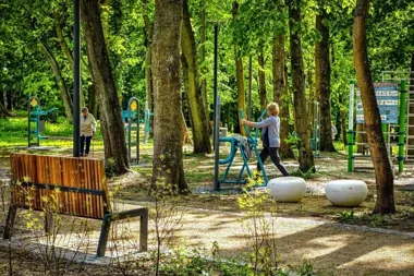 Park Chopina po zmianach. Muzyczne place i nowe alejki już przyciągają