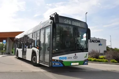 Upał w autobusie i tramwaju. ZDiTM wyjaśnia zasady klimatyzacji