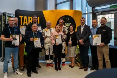 Farba bez rozpuszczalników i dachówka z panelem zdobyły uznanie na targach Bud–Gryf & Home