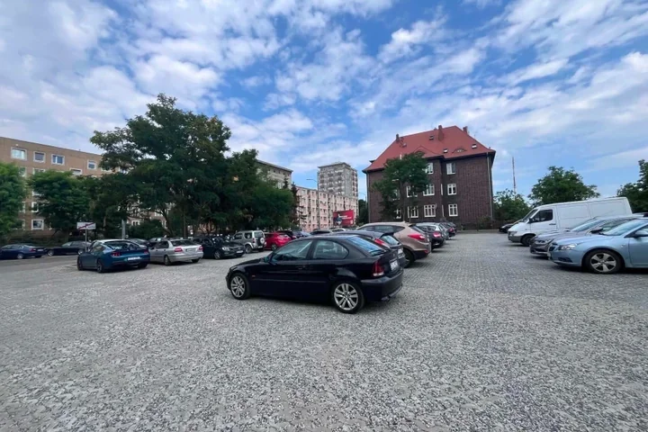 Dawny pusty plac przy Potulickiej zyskał 58 miejsc parkingowych