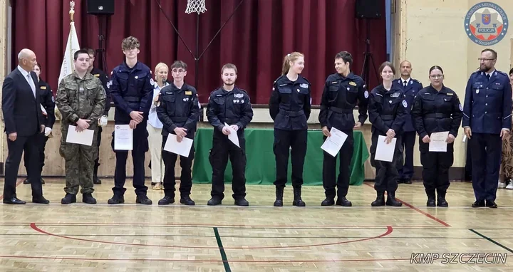 Policjanci poprowadzą zajęcia w szczecińskim liceum. Powstała ósma klasa mundurowa
