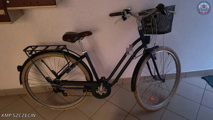 Policjant rozpoznał skradziony rower na klatce schodowej w Szczecinie