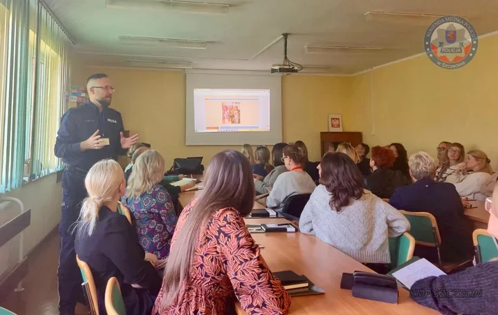 Depresja, cyberprzemoc i przemoc rówieśnicza. Policjant mówił o zagrożeniach