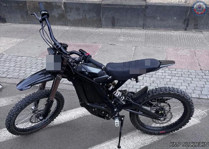 „Elektryk” na drodze dla rowerów w Szczecinie zdradził się na kontroli