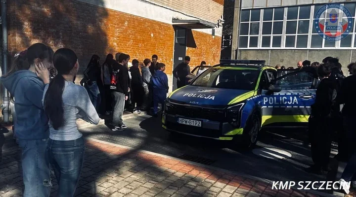 Szczecińscy policjanci uczulili młodzież - Internet zostawia ślady i ma konsekwencje