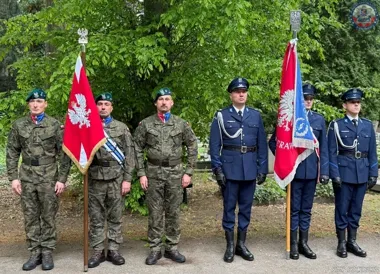 Przy Pomniku Pamięci Kombatantów szczecińska Policja oddała hołd