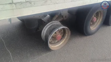 Jechał w Szczecinie na samej feldze. Policjanci zatrzymali ciężarówkę