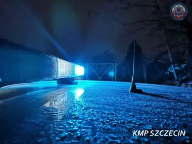 Jesień i zima sprawdzają kierowców. Policja ze Szczecina ostrzega