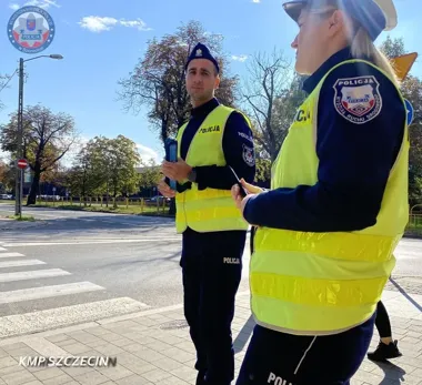 Ciemna kurtka i brak odblasków. Policja ostrzega pieszych