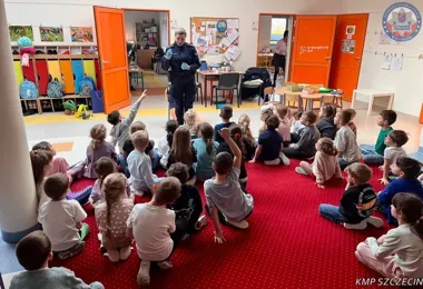 Policyjny mundur przyciągnął uwagę zerówki w Szczecinie