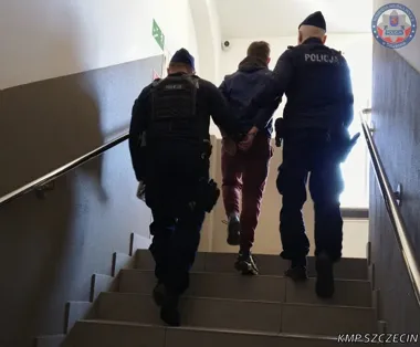 Pobicie na przystanku - dzielnicowi z Szczecina zatrzymali sprawców