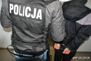 Niedopałek zdradził kierowcę - interwencja skończyła się zarzutem