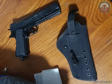 Mężczyzna z dożywotnim zakazem - groźby i przedmiot przypominający broń