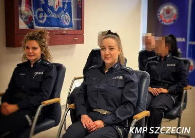 W Szczecinie pięciu policjantów dostało awans bez czekania do Święta Policji