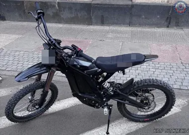 „Elektryk” na drodze dla rowerów w Szczecinie zdradził się na kontroli
