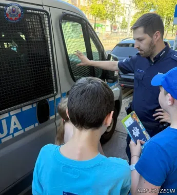 Wesoła Chatka i policyjny sprzęt - dzieci usłyszały ważne zasady