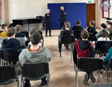 Cichy problem w szkolnej ławce - policjanci pokazali, jak działa bullying