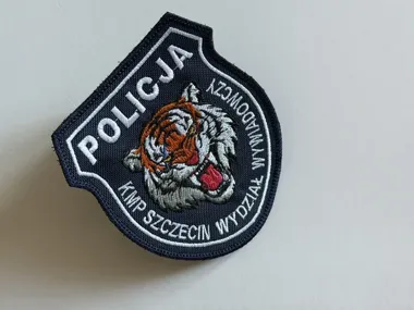 Sekundy od tragedii na dachu domu w Szczecinie - policjanci zareagowali pierwsi