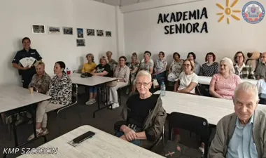 W Szczecinie seniorzy usłyszeli, jak oszuści podszywają się pod rodzinę