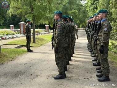 W Szczecinie padł ważny gest - policja oddała hołd ofiarom obozów
