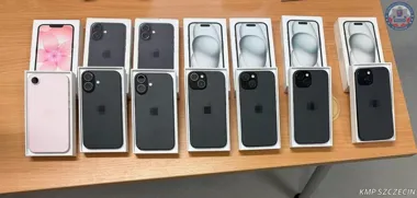 Pracownik punktu odbioru rozbierał paczki z telefonami - policja odzyskała część łupu