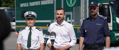 Autokary pod kontrolą. W wakacje na drogach dochodzą zakazy dla ciężarówek