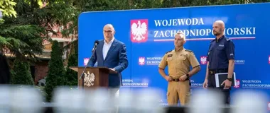 Upał nad Szczecinem. Służby ostrzegają przed autem, wodą i ogniem